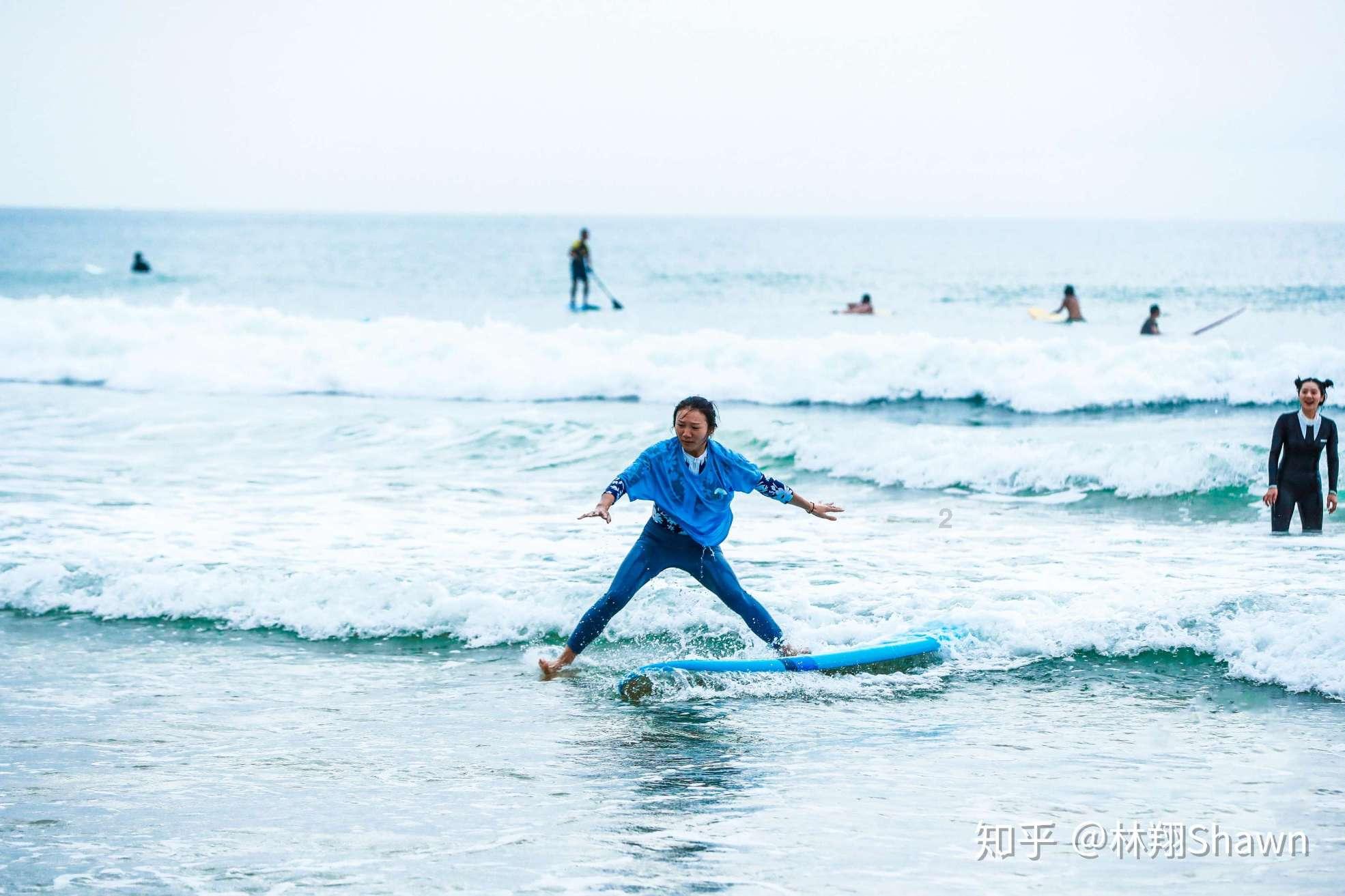 　　请你就学校或班内近期发生的一件事，写一则新闻稿，要求必须有标题、导语、正文三部分。300字以上。游戏画面