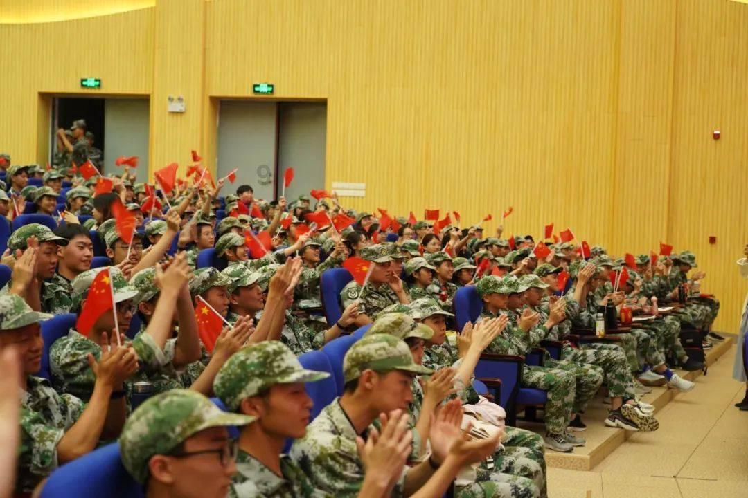 简述路易十四建造凡尔赛宫的原因游戏画面