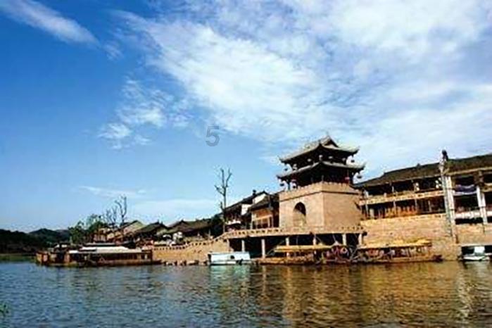 16岁女高生为他自杀未遂！日名嘴涉违法道歉…手上10节目电视台回应